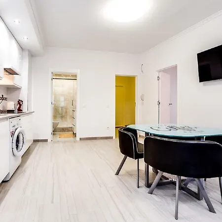 Ramon In Lejlighed *